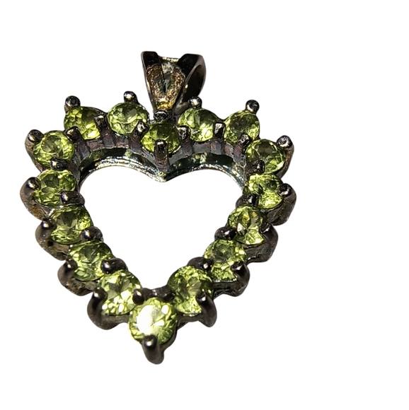 DBJ Green Peridot & Sterling Silver Sparkling Heart Pendant - Picture 1 of 10